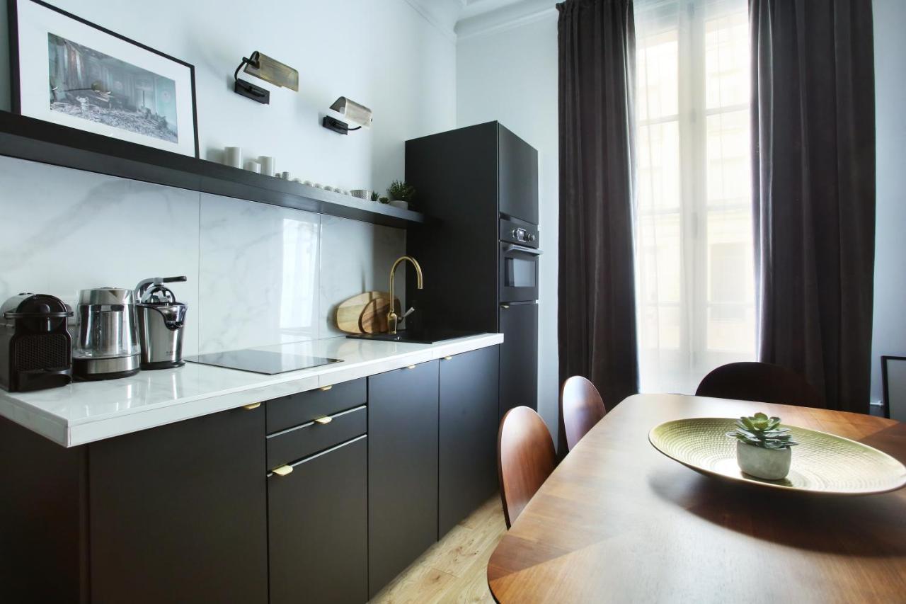 Apartment Champ De Mars - Tour Eiffel By Studio Prestige Paris Eksteriør billede